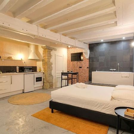 Industrial-Style Studio With Bathtub, Vieux-Lyon Dış mekan fotoğraf