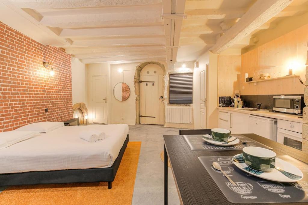 Industrial-Style Studio With Bathtub, Vieux-Lyon Dış mekan fotoğraf