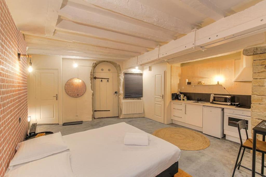 Industrial-Style Studio With Bathtub, Vieux-Lyon Dış mekan fotoğraf