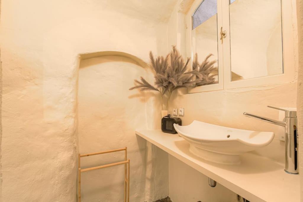Industrial-Style Studio With Bathtub, Vieux-Lyon Dış mekan fotoğraf