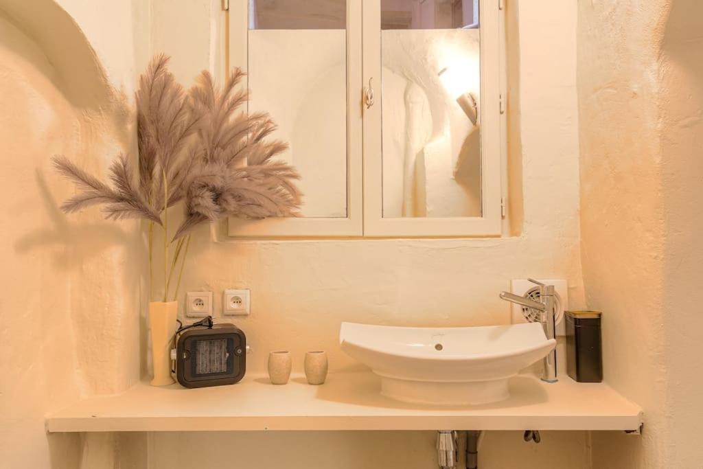 Industrial-Style Studio With Bathtub, Vieux-Lyon Dış mekan fotoğraf